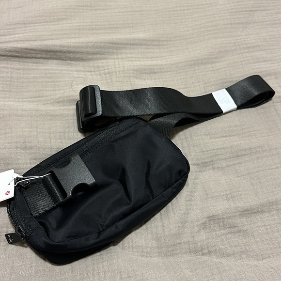 Everywhere Belt Bag 1L *Pride (OLD STRAP) - Picture 2 of 7